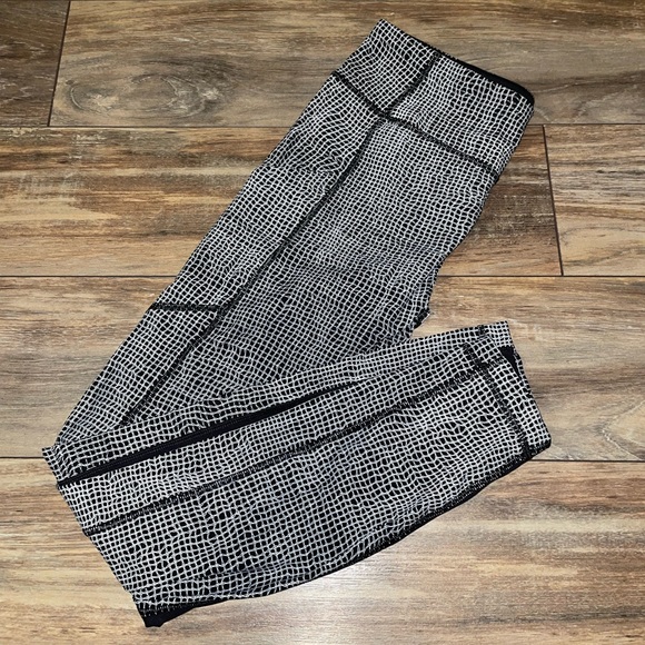 Lululemon Reflective Leggings - Picture 1 of 5